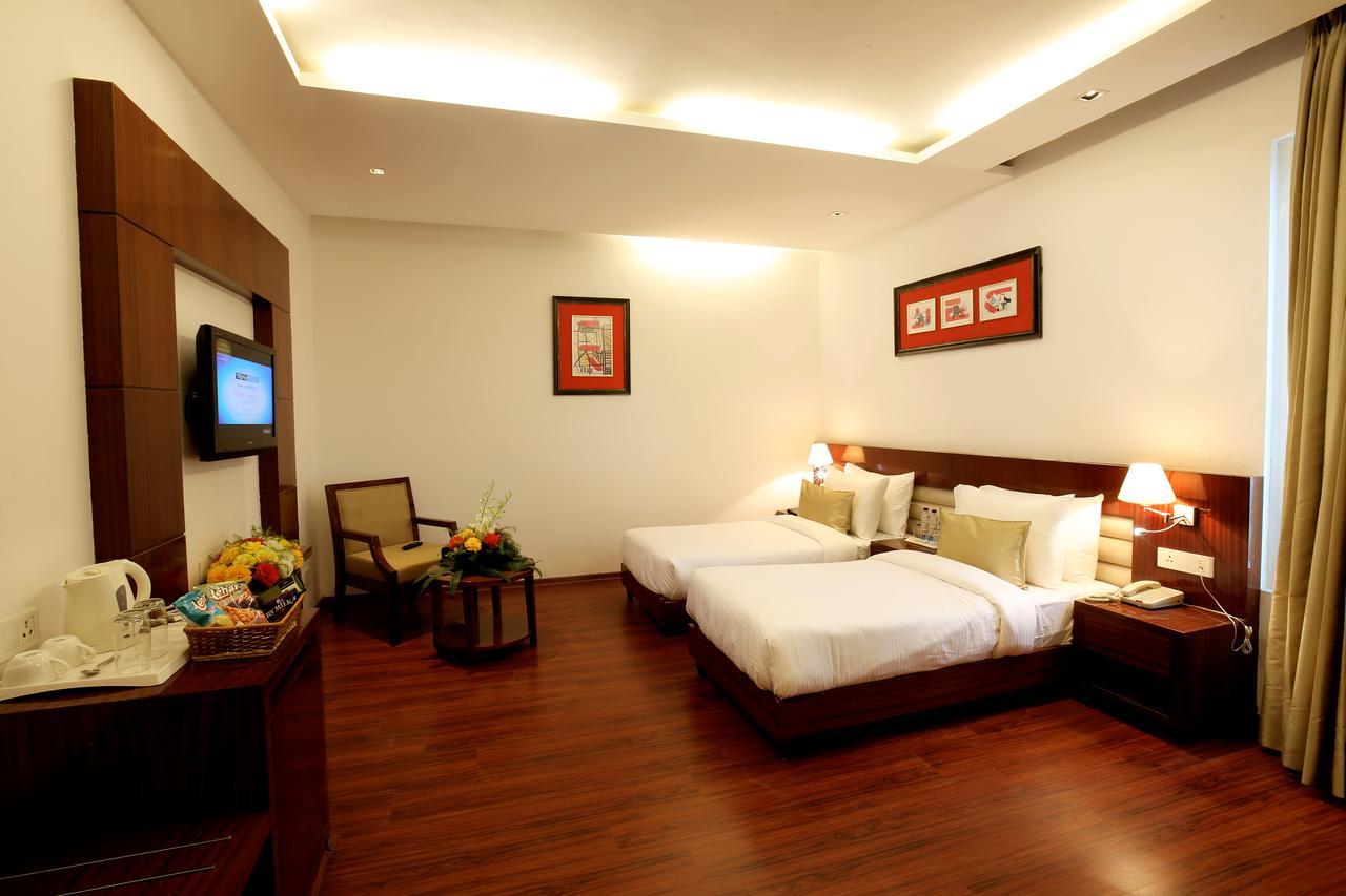 Days Hotel By Wyndham Panipat Exterior photo
