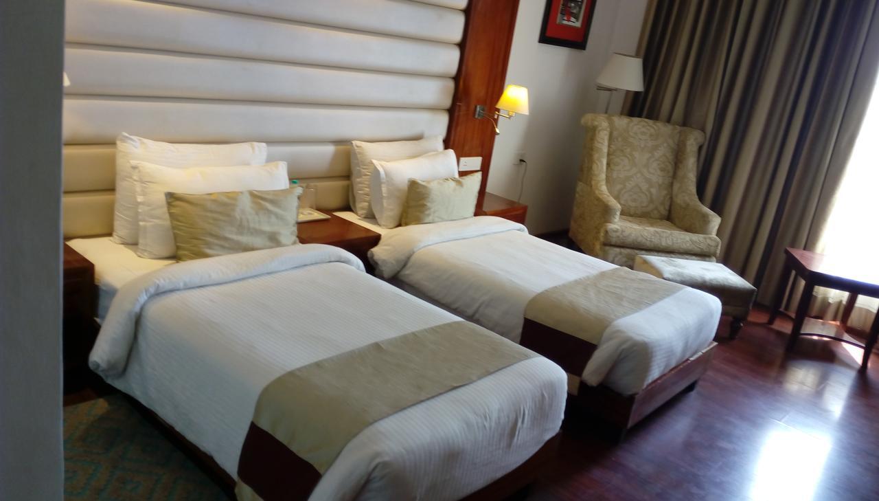 Days Hotel By Wyndham Panipat Exterior photo