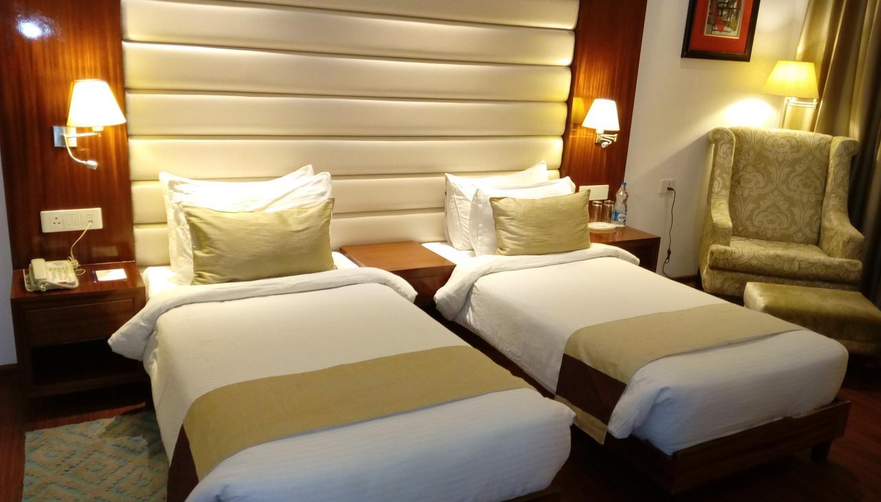 Days Hotel By Wyndham Panipat Exterior photo