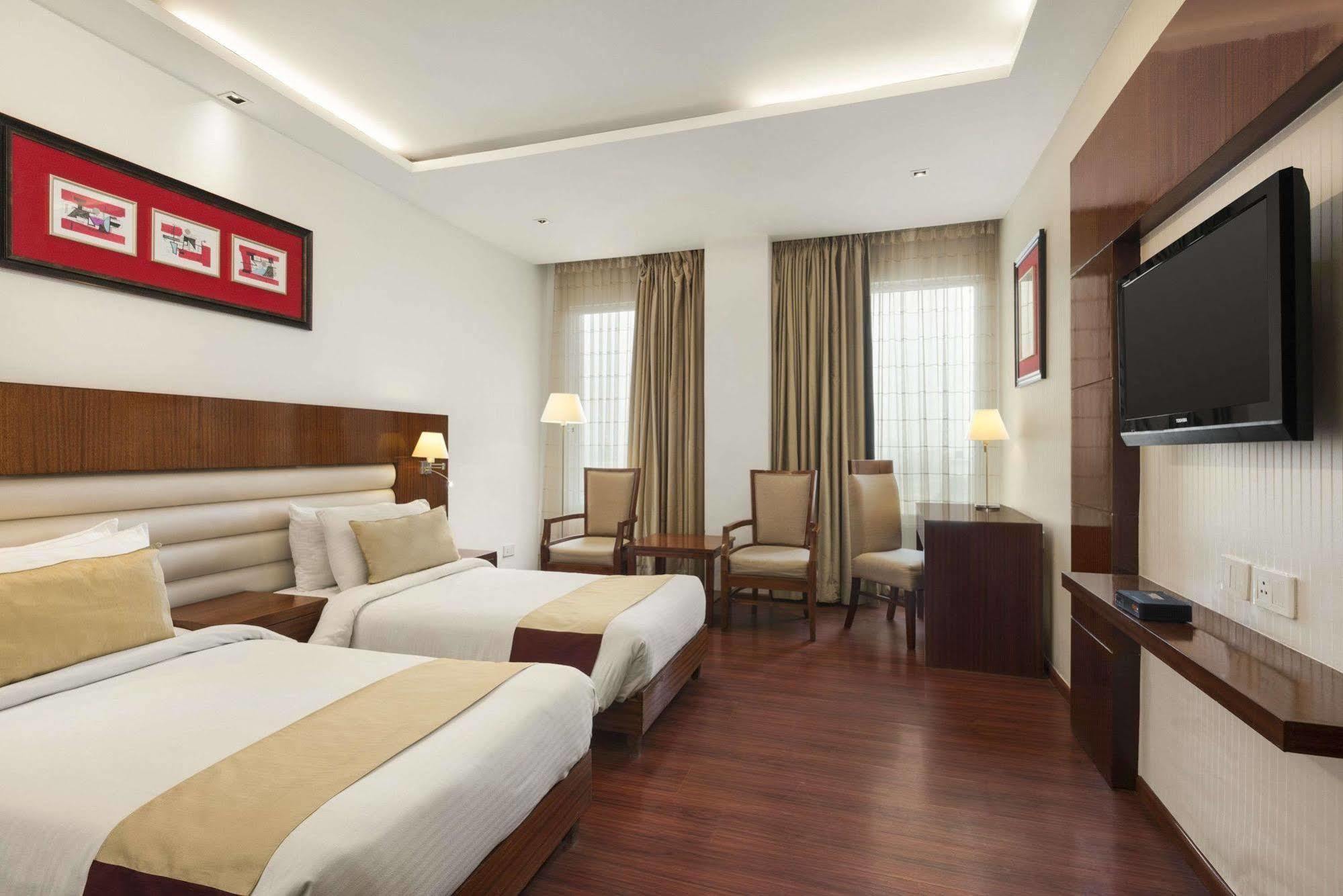 Days Hotel By Wyndham Panipat Exterior photo