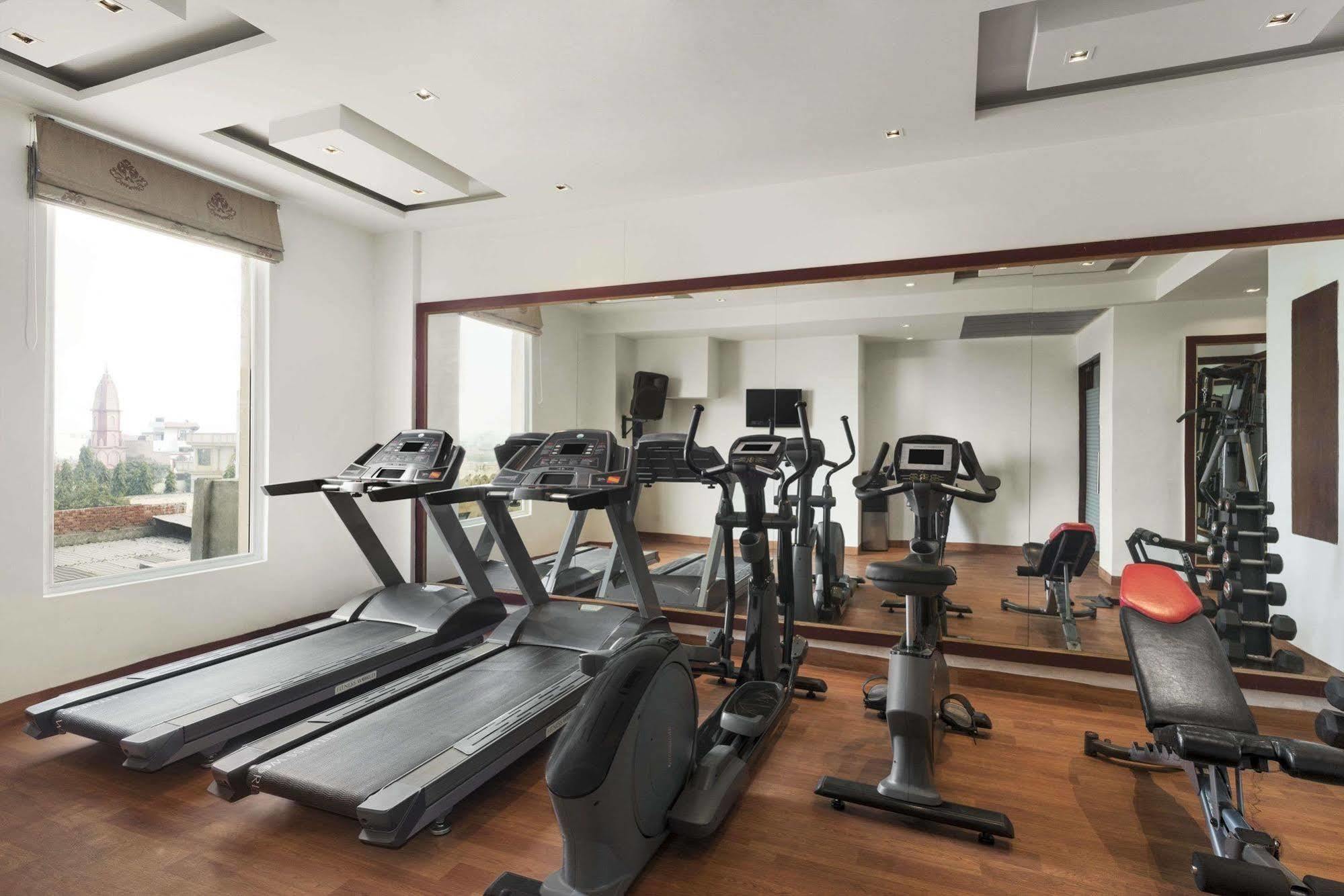 Days Hotel By Wyndham Panipat Exterior photo